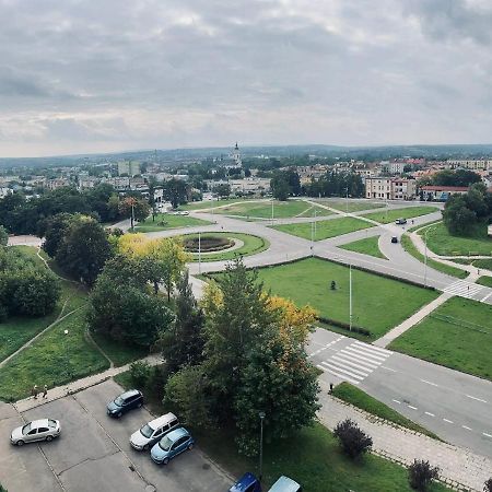 Mieszkanie W Centrum Miasta Ostrowiec Świętokrzyski Esterno foto